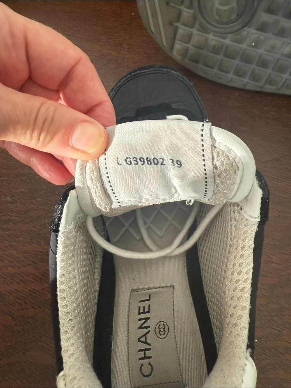 Chanel 2023 CC Logo Low-Top Sneakers Black White Suede Size 39 Authentic